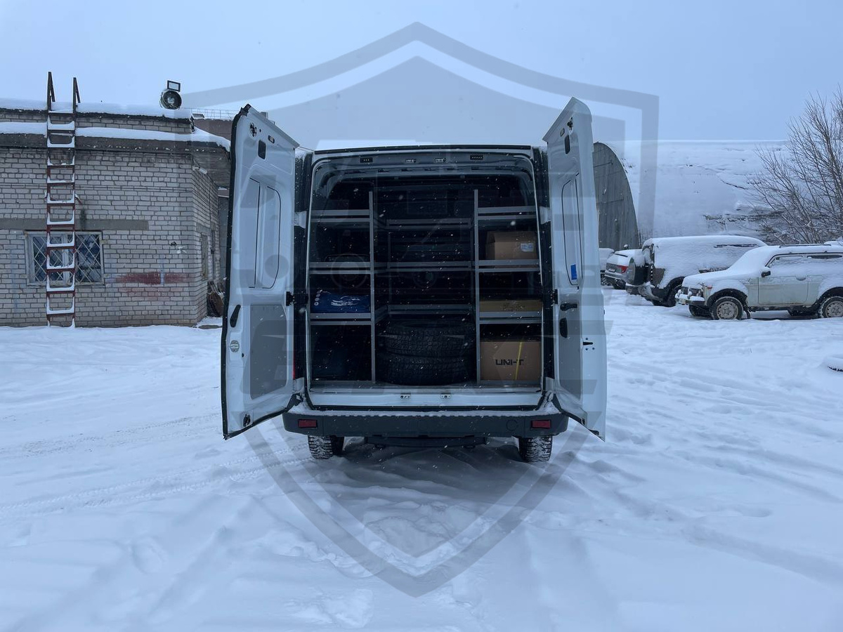 Стеллажи  передвижной мастерской