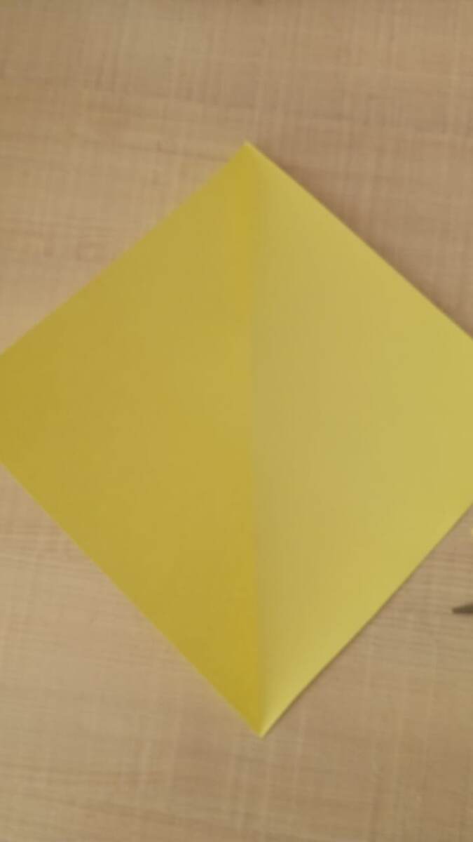 разрезаем по диагонали на два треугольника или можно на четыре.