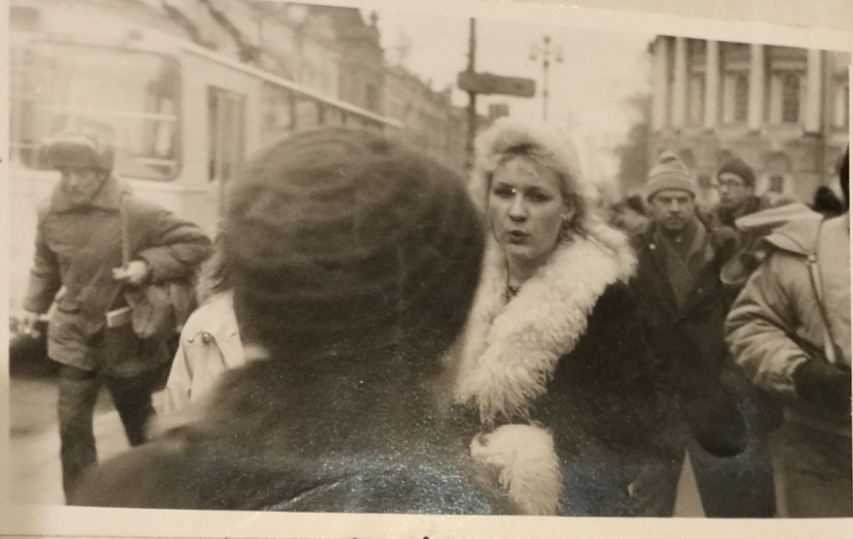 БЛОНДИНКА В ДУБЛЁНКЕ ЭТО Я. КТО ВИДИТ МОЮ ПОДРУГУ, С КОТОРОЙ  МЫ "ОТЛИЧНО ПОЛУЧИЛИСЬ"?