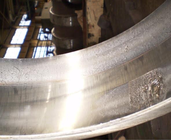 Местный износ дорожки внешнего кольца подшипника при действии радиальной силы, постоянной по направлению