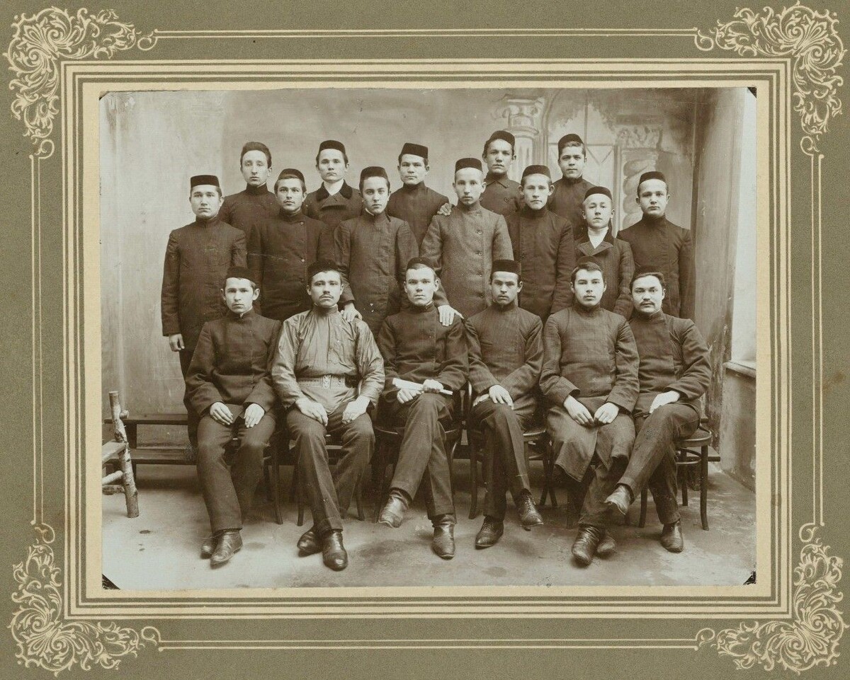 Татарские шакирды в медресе. 