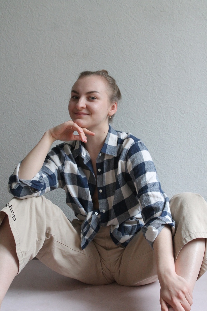 Привет, друзья! Меня зовут Исакова Юлия, я фитнес-тренер и специалист по коррекции осанки. Сегодня обсудим 4 важных составляющих ухода за своим телом для сохранения молодости и здоровья: