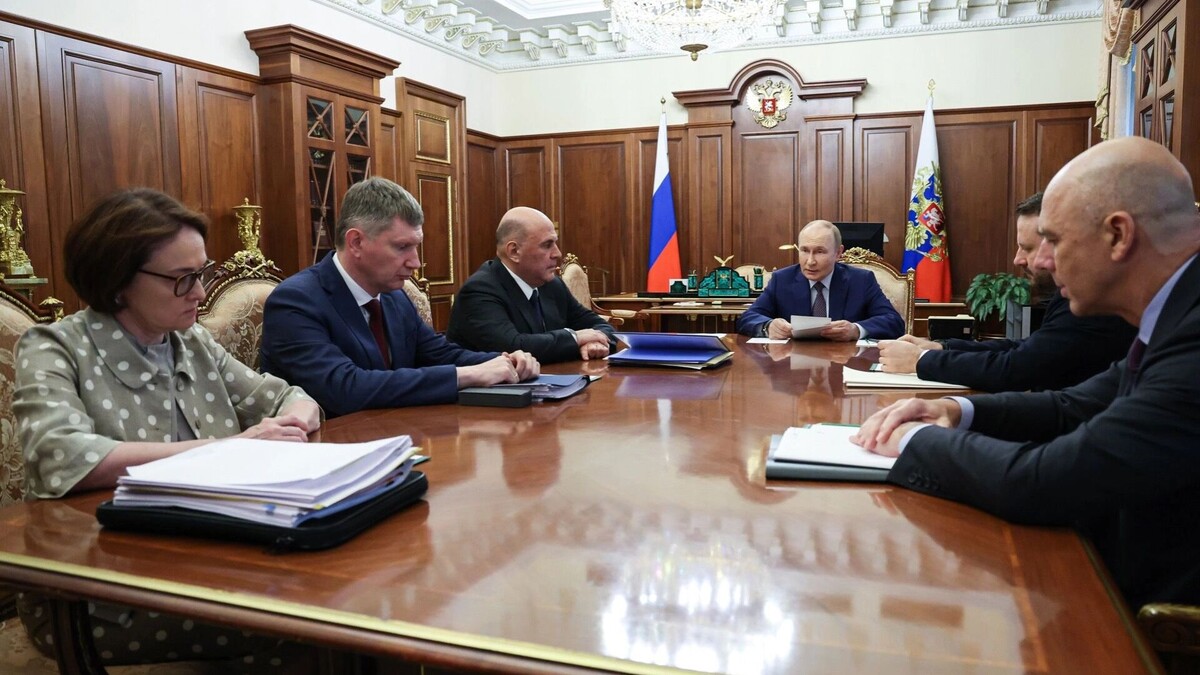 Совещание по экономическим вопросам с участием президента РФ Путина. Автор: Вячеслав Прокофьев. Источник: Пресс-служба/ТАСС