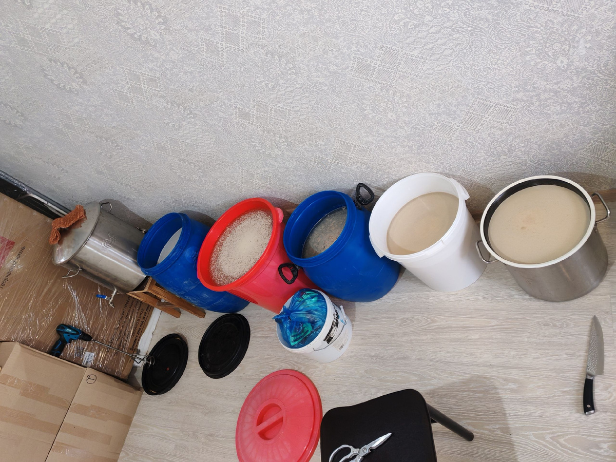 Немного сахарной браги.