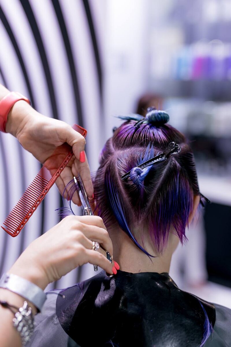 Креативная стрижка в салоне красоты Maesteria Coloristic