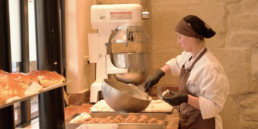 Круассан, который пахнет детством: что мы не знали о главном символе Франции