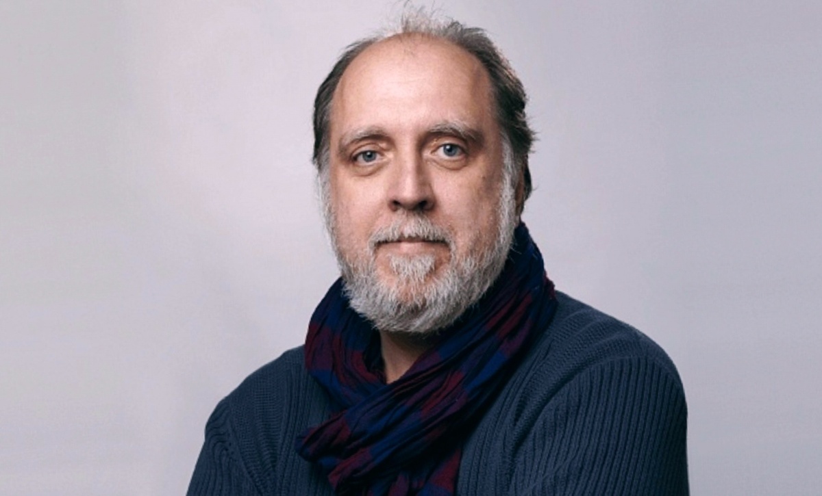 Александр Ткаченко — практикующий психолог, журналист, писатель, публицист, автор православного журнала «Фома», отец четверых детей.