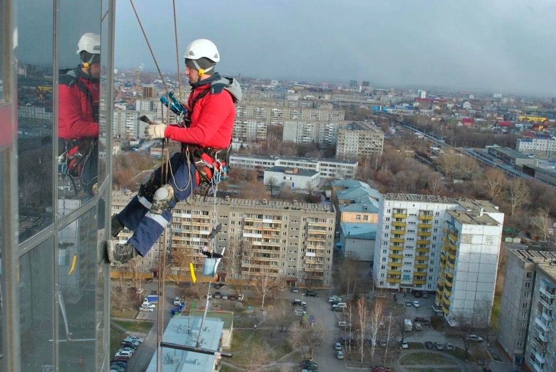 Александр Ткаченко: «Думаю, своё увлечение экстримом лучше поставить на службу людям. К примеру, работать спасателем в МЧС или промышленным альпинистом, или овладеть другой рискованной специальностью, которая обычным людям не интересна или не по силам».