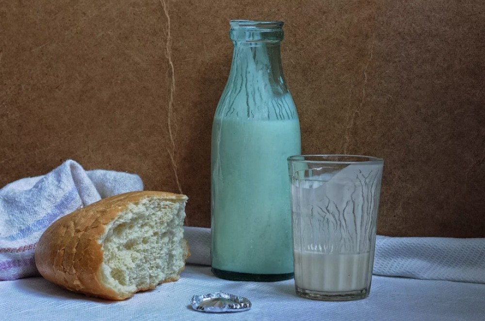 "И скажу перед сном
И скажу: «Ах, мама, до чего хорошо!»
Бутылка кефира, полбатона"(с) Фото: beleparh.ru