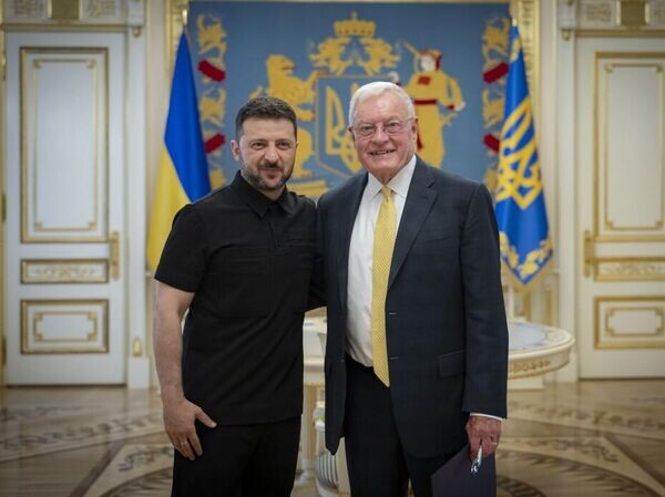 Келлог говорит "заткнитесь". Зеленского принуждает к миру самый проукраинский приближённый Трампа