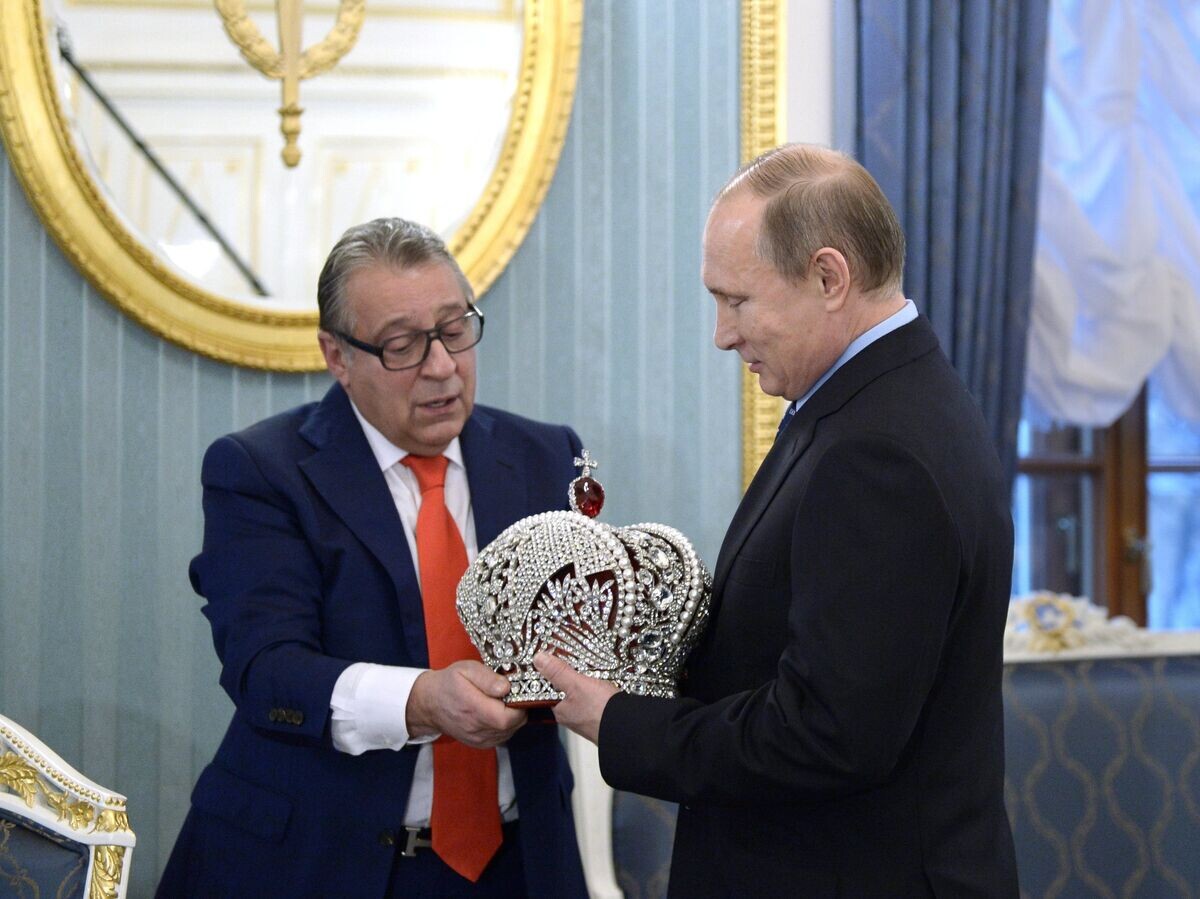    Президент РФ Владимир Путин поздравил с 70-летним юбилеем народного артиста Геннадия Хазанова© РИА Новости / Алексей Никольский
