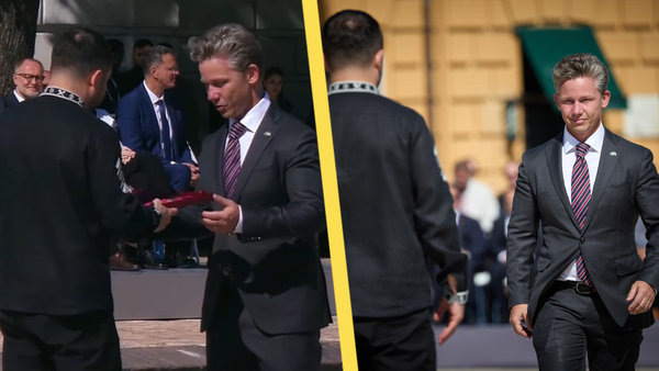    Зеленский наградил медалью министра обороны Швеции