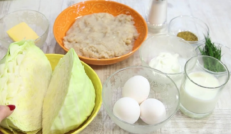 Запеканка с куриным фаршем и капустой: сочный ужин с хрустящей сырной корочкой