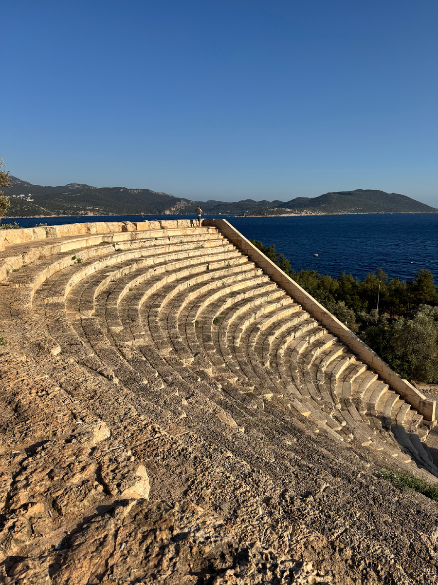 театр Антифеллос