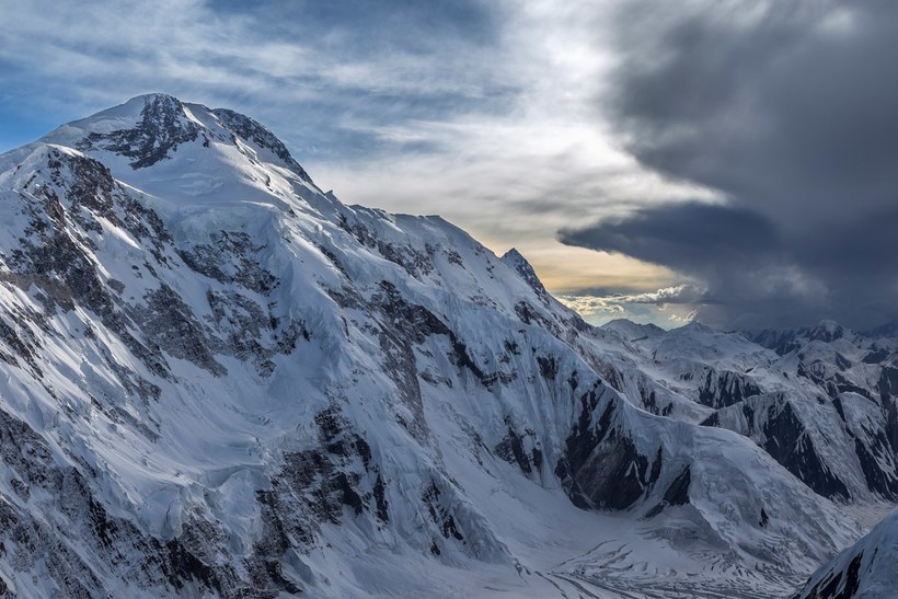 САМЫЙ ВЫСОКИЙ ПИК ТЯНЬ-ШАНИ ВЫСОТОЙ В 7439 МЕТРОВ  - ПИК ПОБЕДЫ