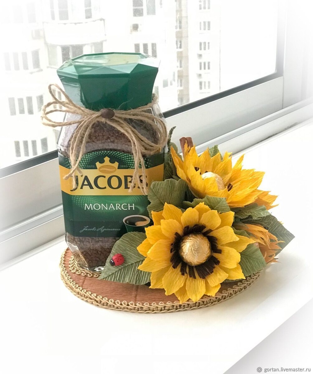 Тоже очень интересная идея для подарка. Но тут нужно знать, какой кофе пьёт учитель и пьёт ли вообще...