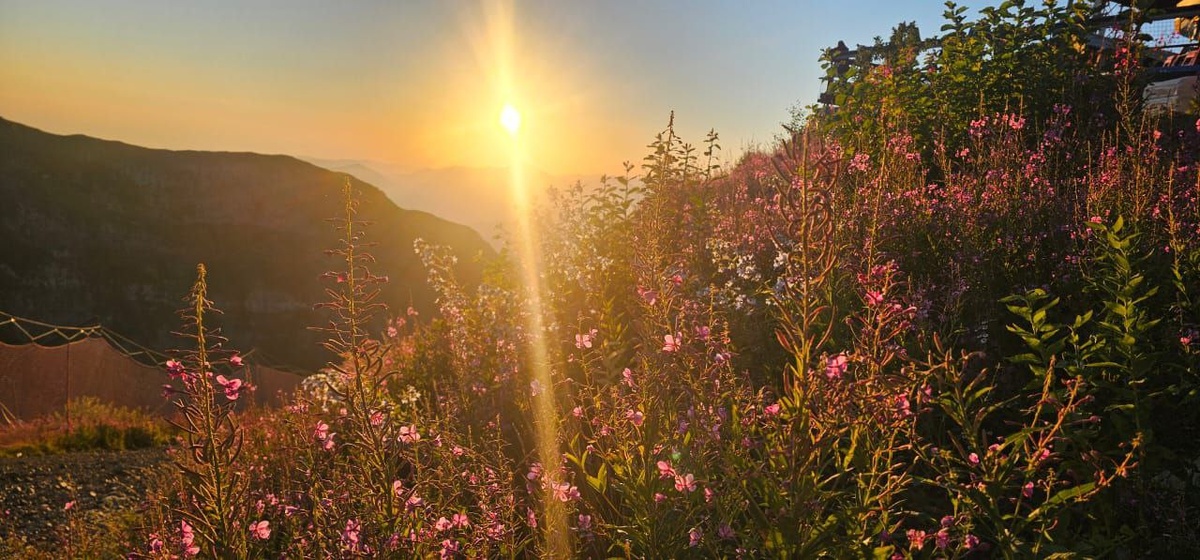 Закат в горах Красная поляна