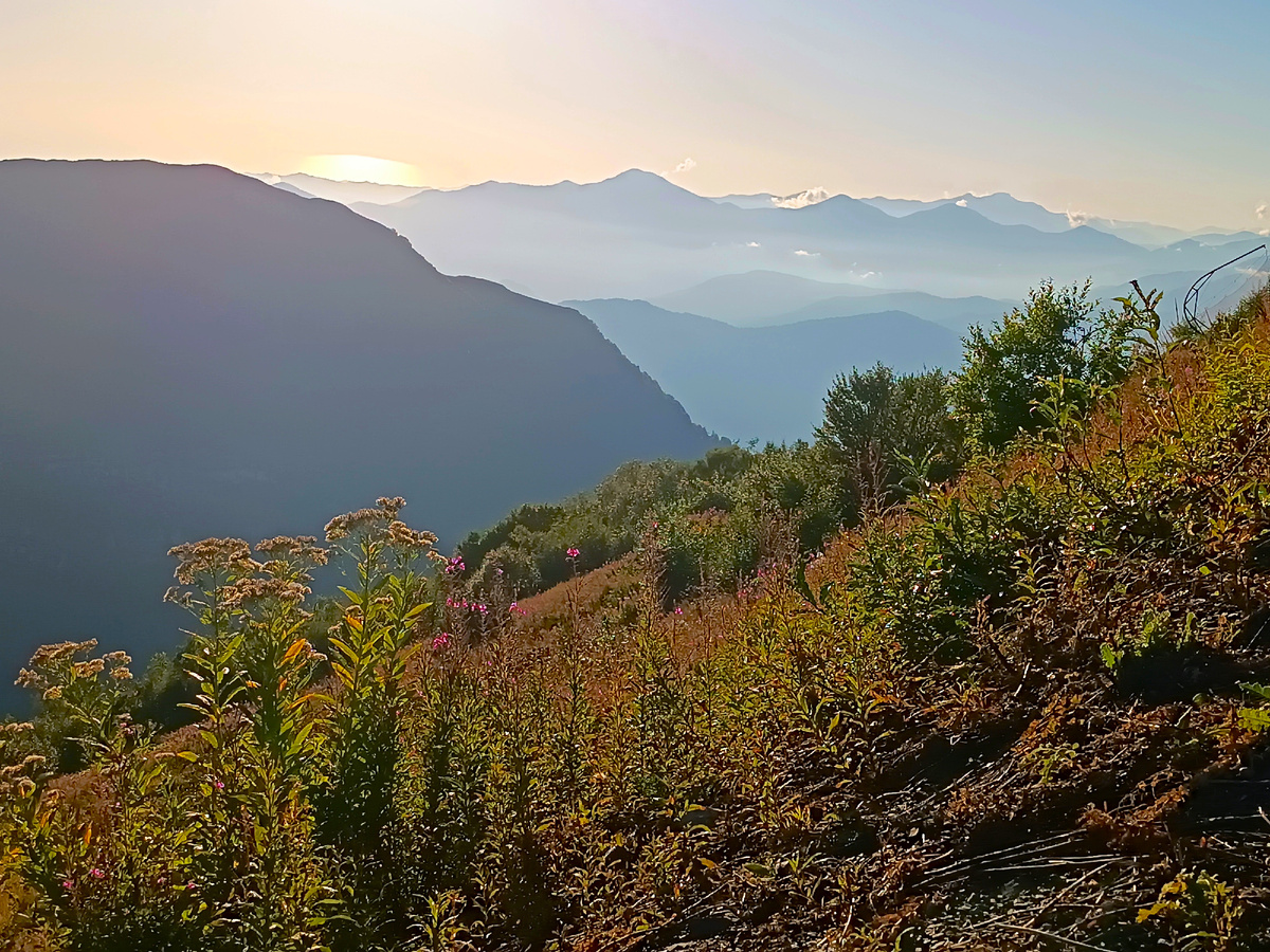 Закат в горах Красная поляна