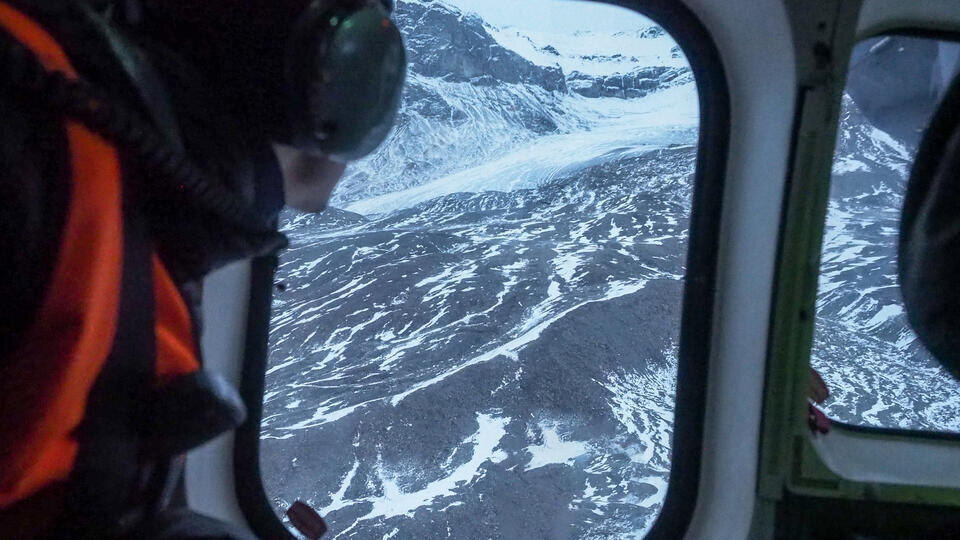     Попытки эвакуировать российскую альпинистку с пика Победы продолжат в 2026 году Наталья Дмитрак/ТАСС