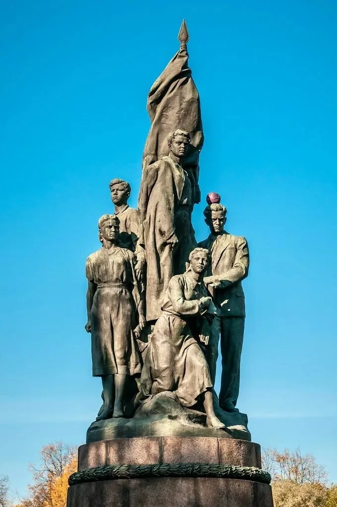 Памятник "молодогвардейцам" в Краснодоне