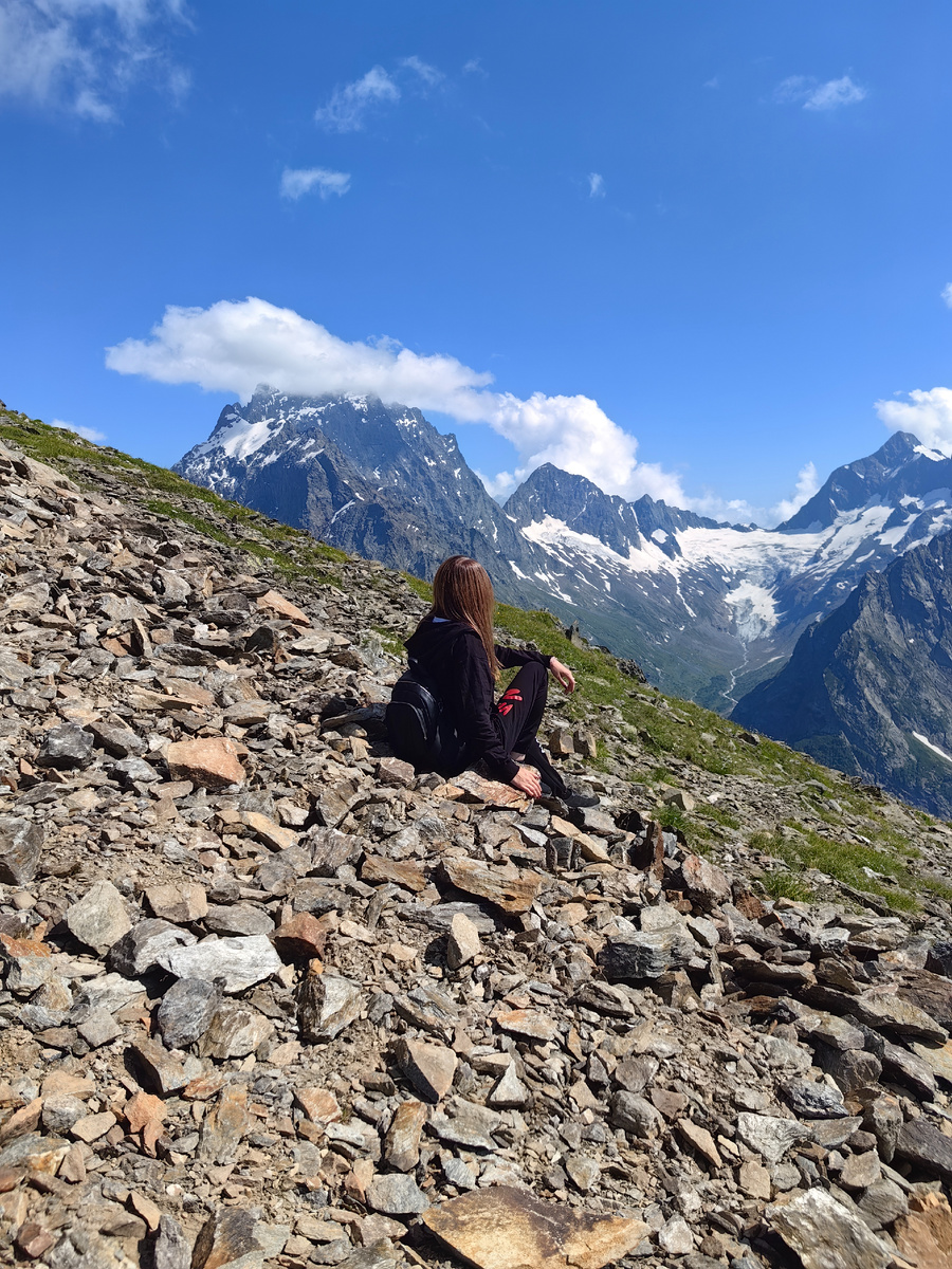 Вот оно, мое любимое, вид сверху. Ущелье Птыш очень подробно просматривается со второй и третьей станции канатной дороги. Как на ладони