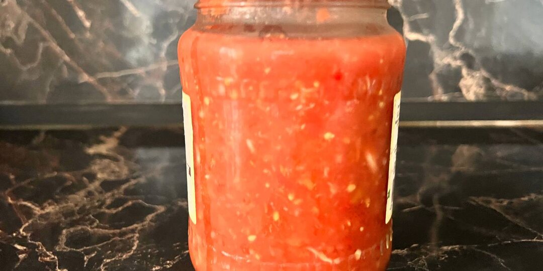 Сырая аджика из помидоров
