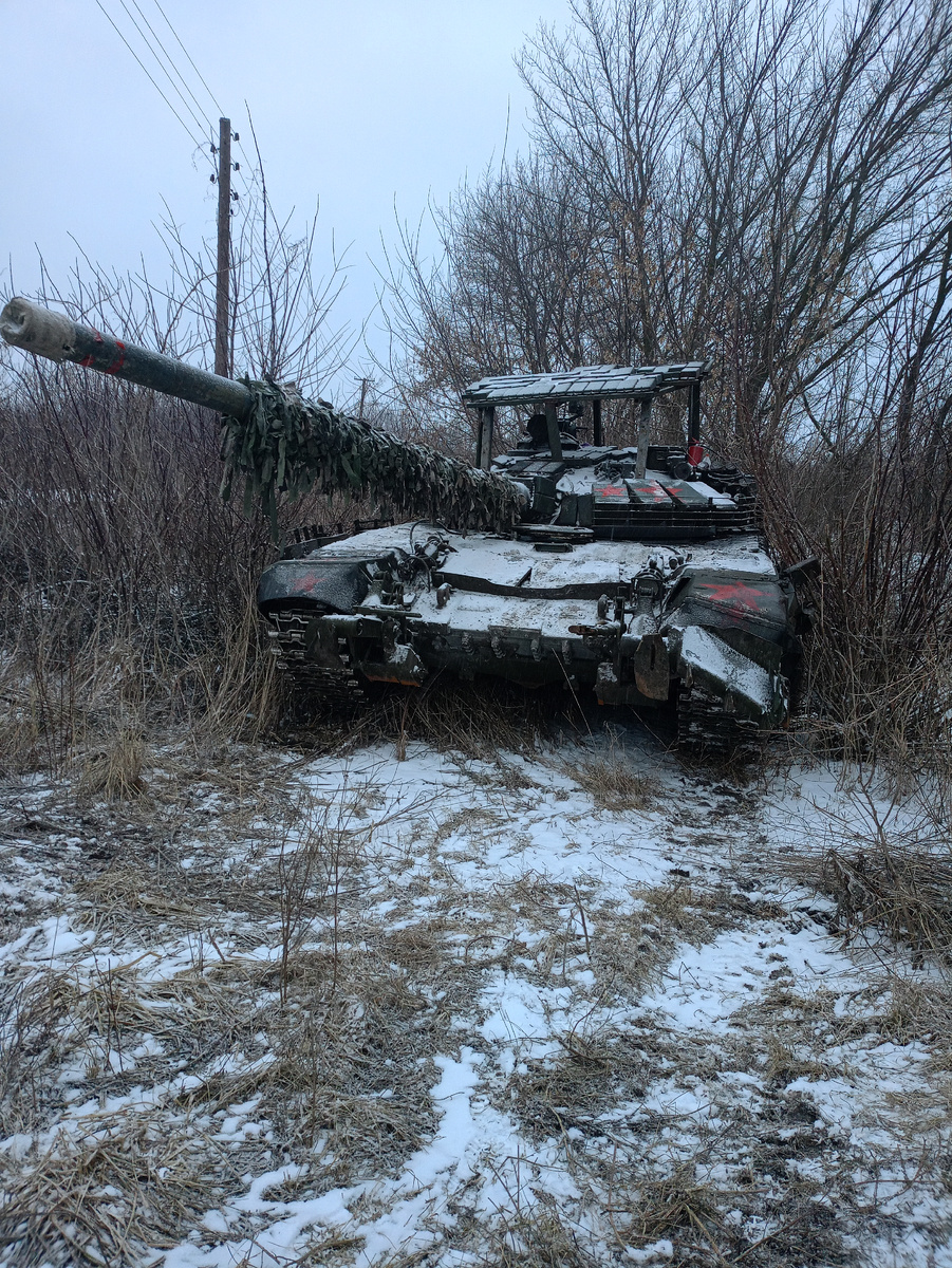 Т-72б образца 1989 года с минными траллами