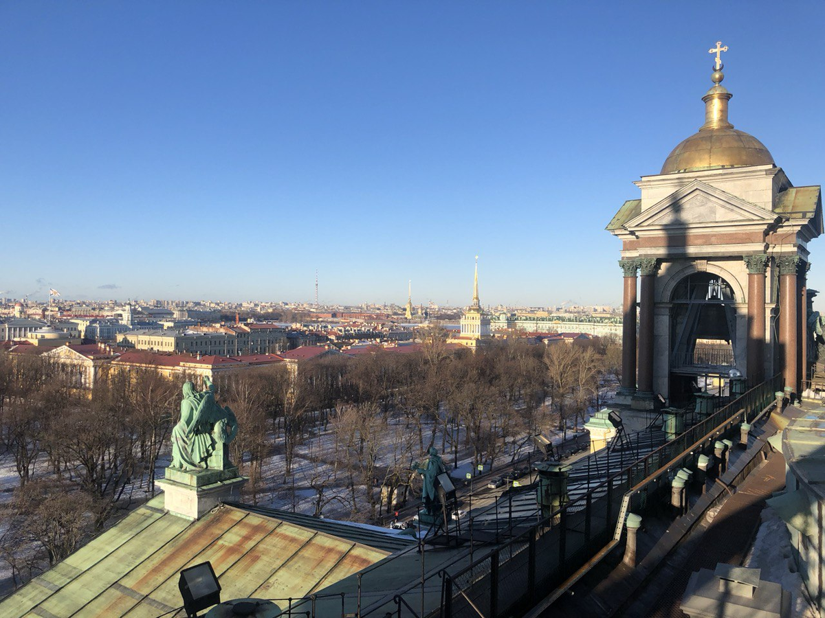 Вид со смотровой Исаакиевского собора на Санкт-Петербург