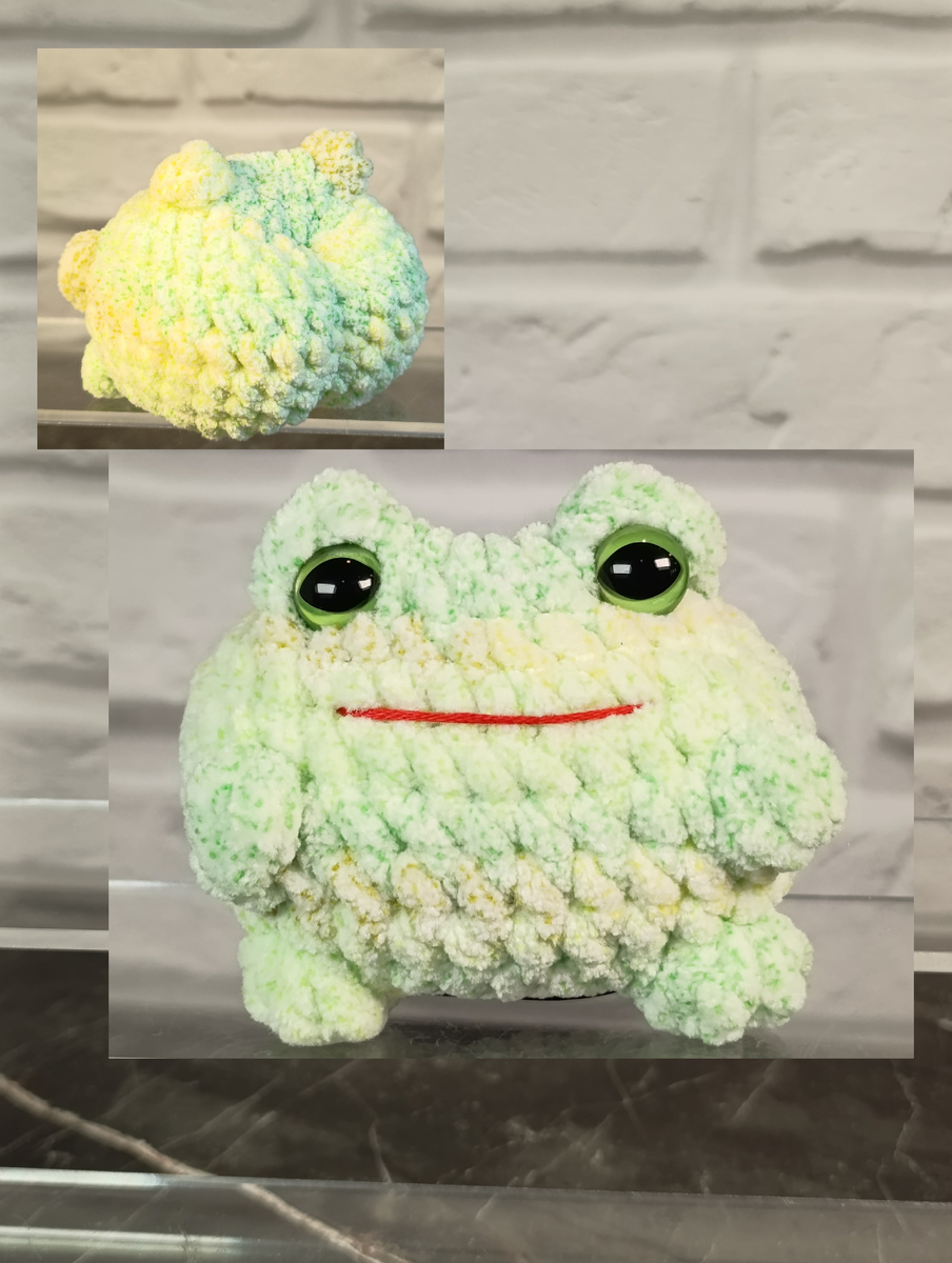 Жаба с пышными булками из меланжевой пряжи