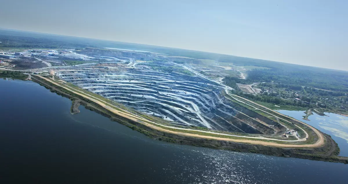 Карьер Горевского месторождения. Источник фото: vnedra.ru