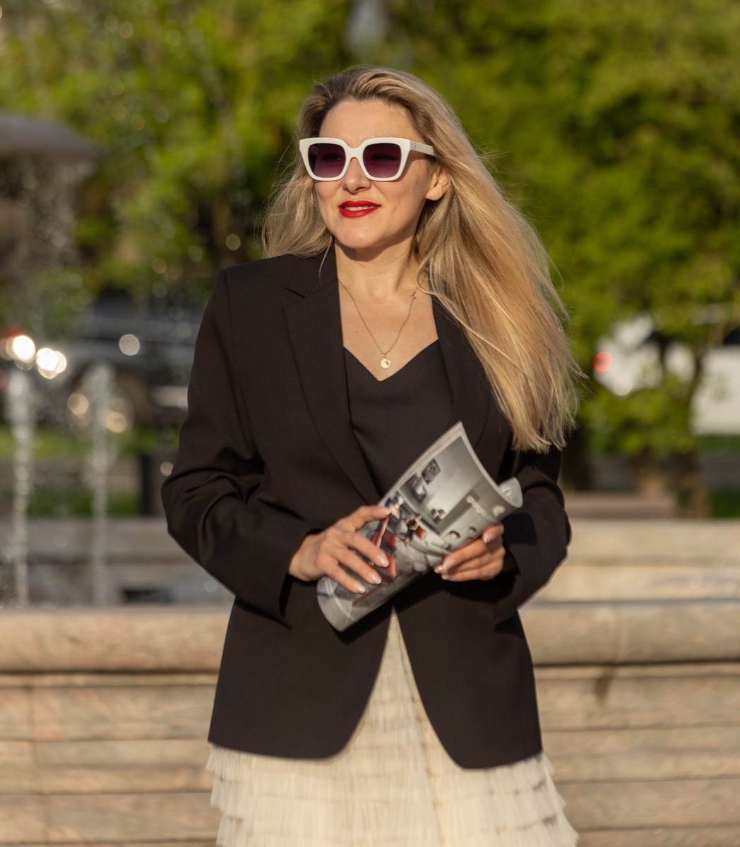 Наталья Симонова, главред, с выпуском журнала