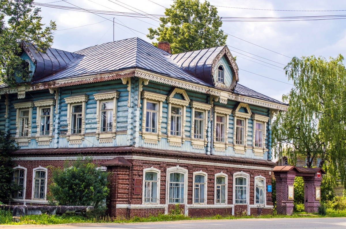 Дом  С.М. Прянишникова В свое время был директором писчебумажной фабрики,. Сейчас  в нем расположен музей.