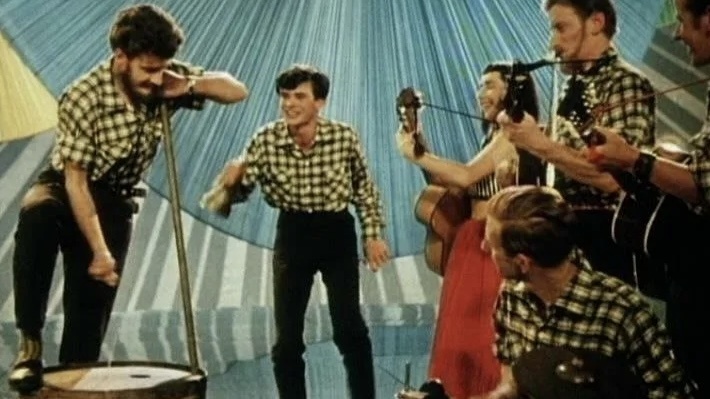 «Девушка с гитарой», к/с «Мосфильм», 1958, реж. А. Файнциммер