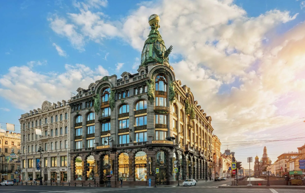 Дом книги в Санкт-Петербурге. Фото с сайта https://www.inmyroom.ru/posts/38787-dom-zingera-kak-amerikanskie-shvejnye-mashinki-zahvatili-nevskij-prospekt. Взято с Яндекс.Картинки