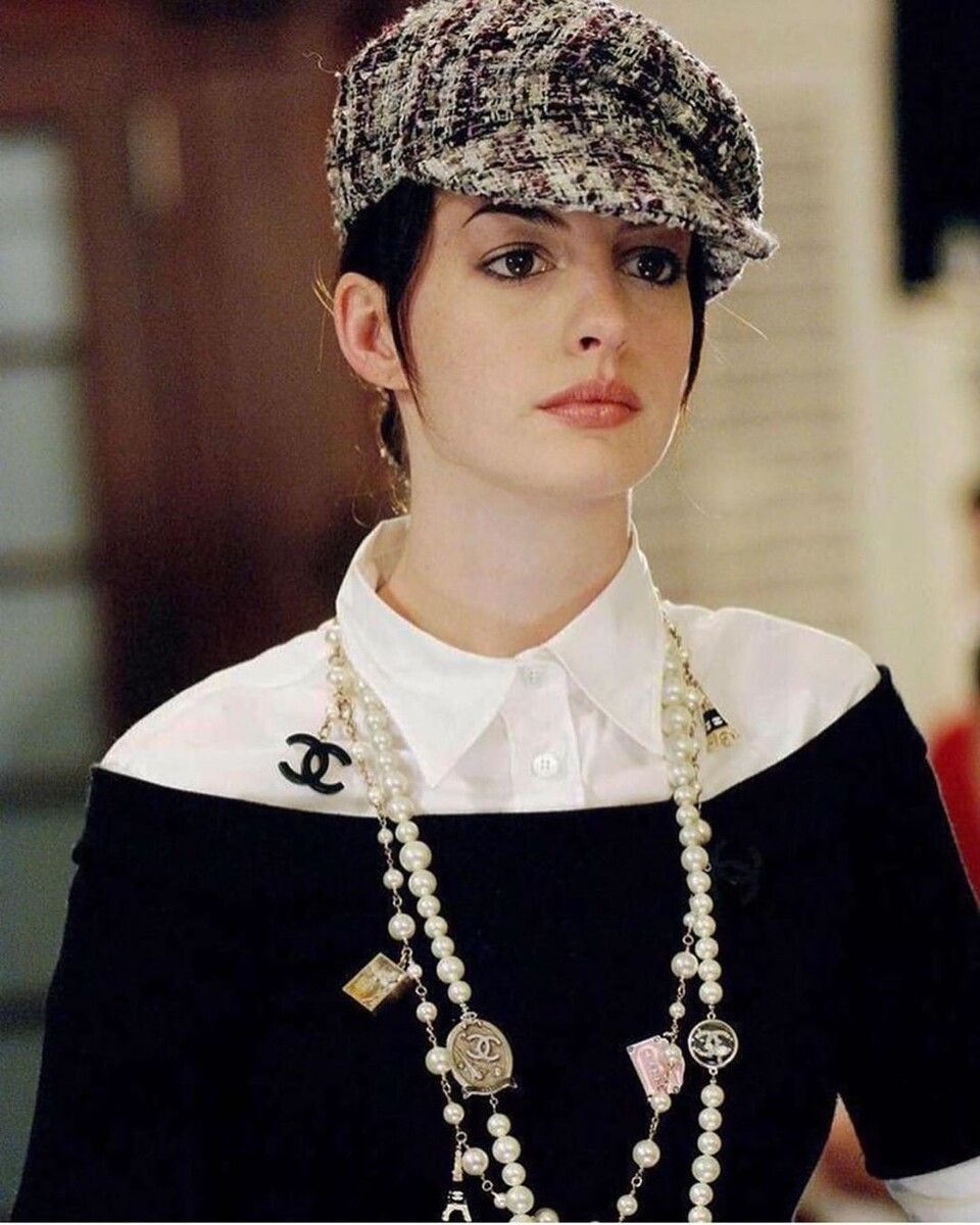 Энн Хатауэй в роли Андреа Сакс