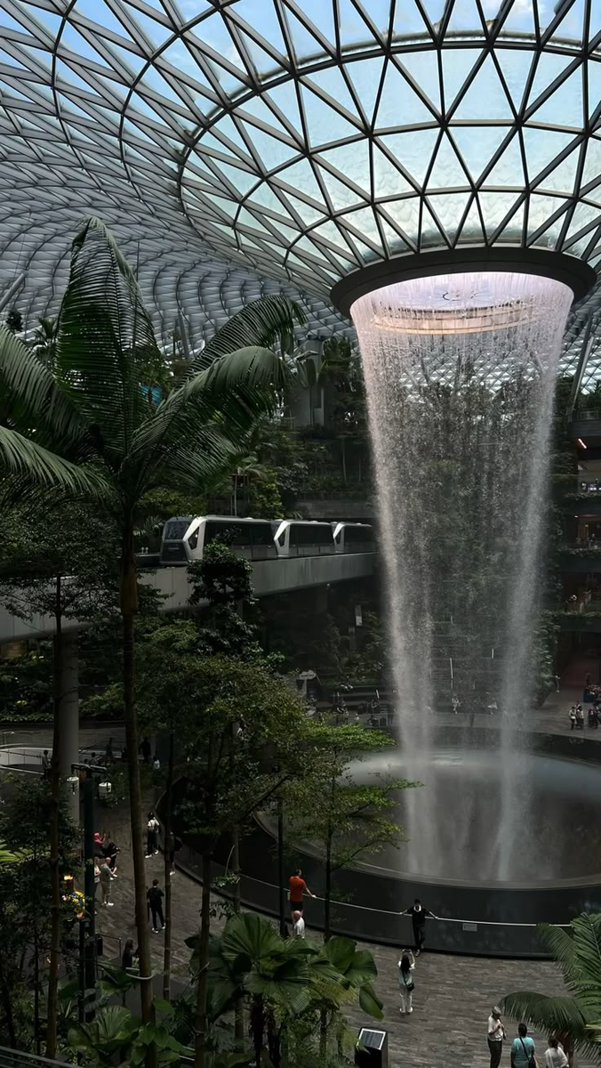 Это аэропорт...