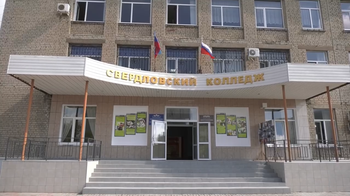     Красноярские строители восстанавливают школу и колледж в подшефном Свердловске