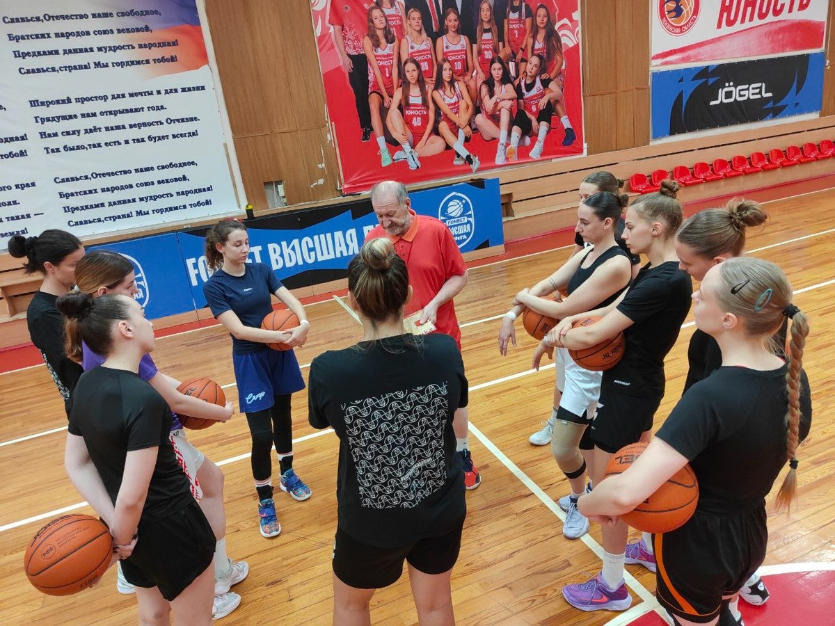 Первые тренировки команды (фото пресс-службы БК «Юность»)