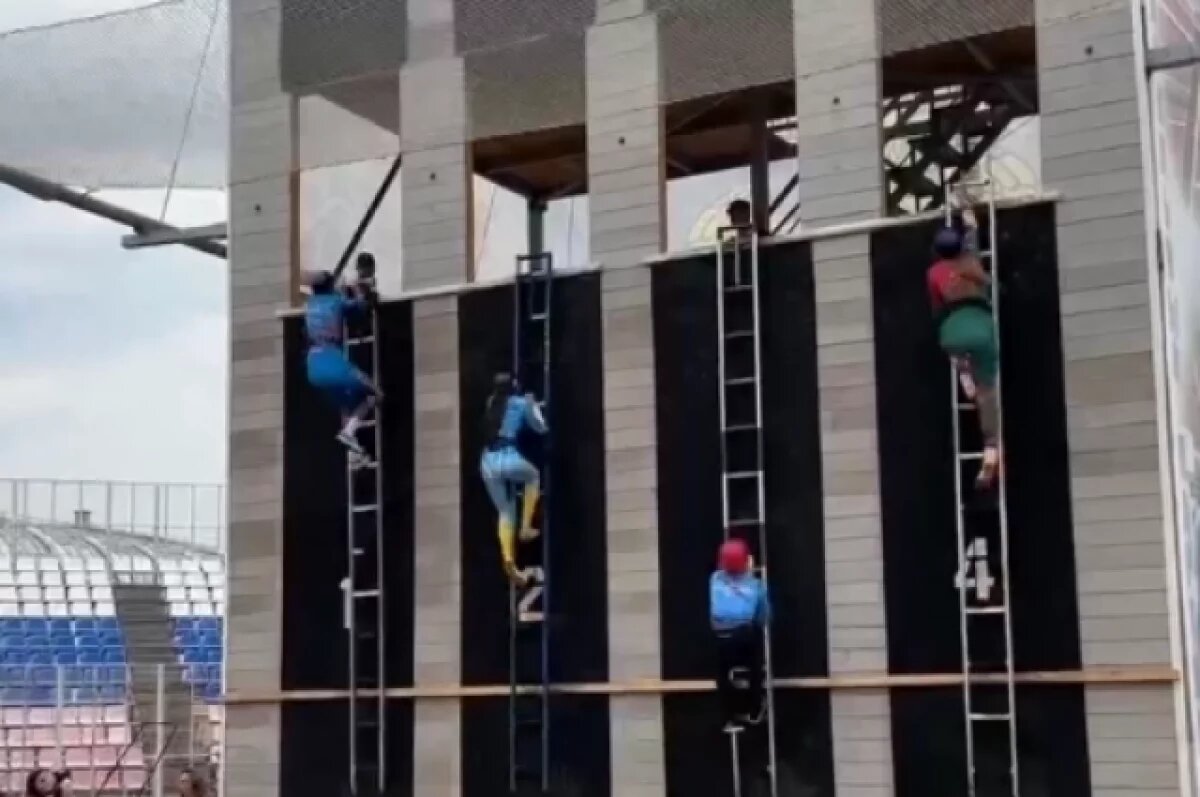    В дисциплине «Подъем по штурмовой лестнице» Варвара Савельева показала результат 7.38 секунды.