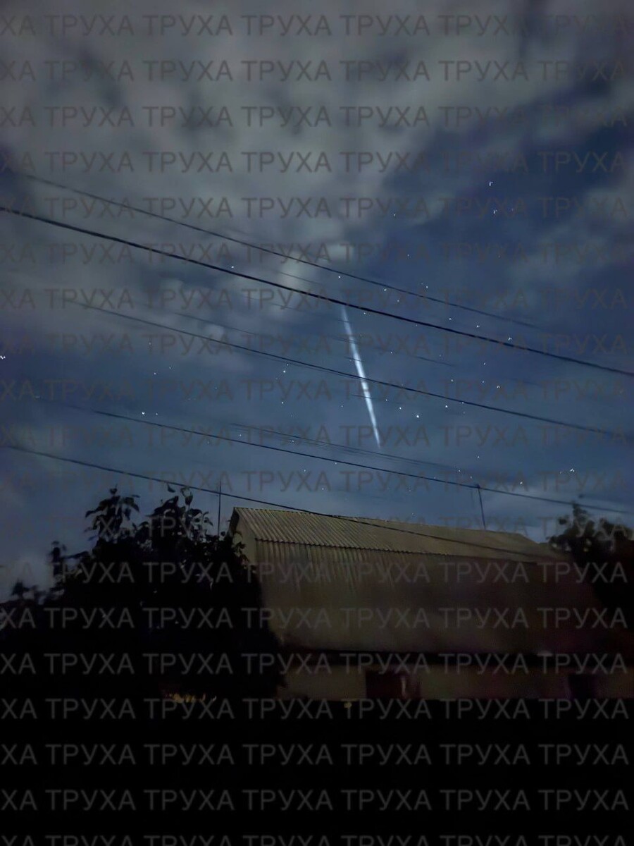    Загадочный след в небе. Источник: "Операция Z: Военкоры русской весны"