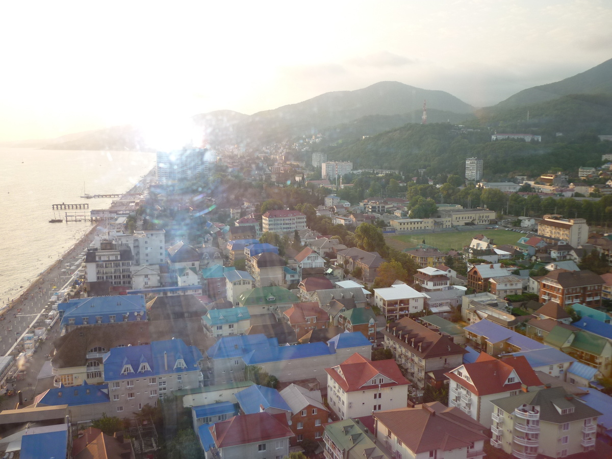 Лазаревское. Частный сектор на первой береговой линии. Вид с колеса обозрения.