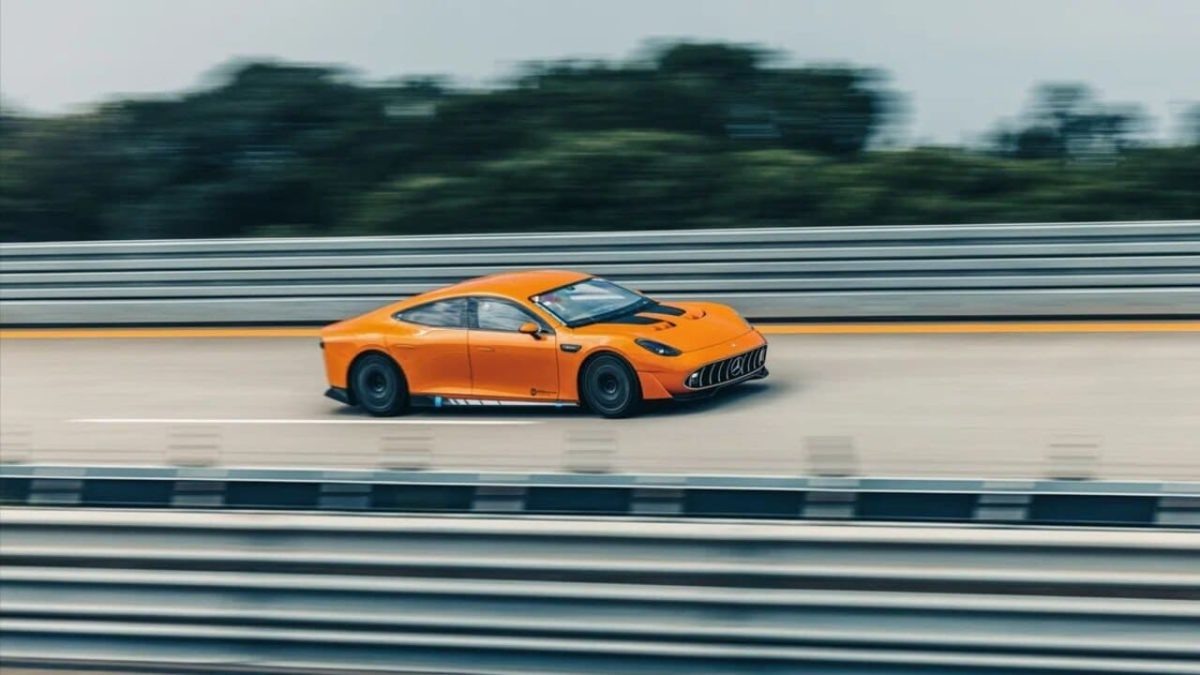    Mercedes-AMG GT XX на треке Нардо / © Mercedes