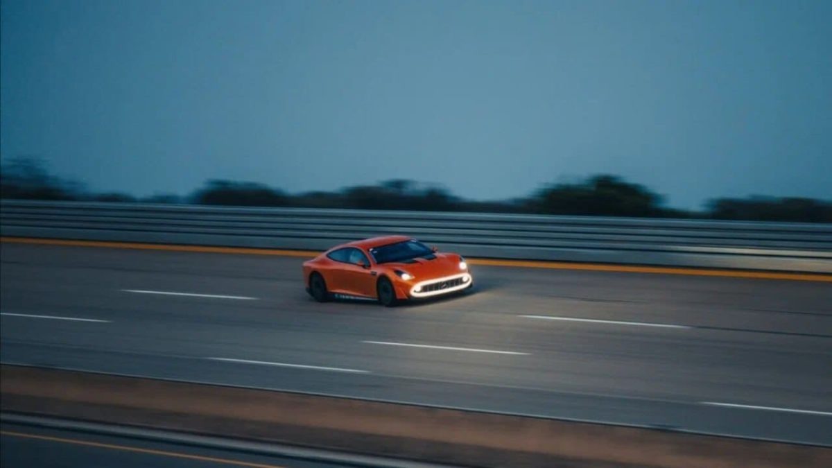    Mercedes-AMG GT XX на треке Нардо / © Mercedes