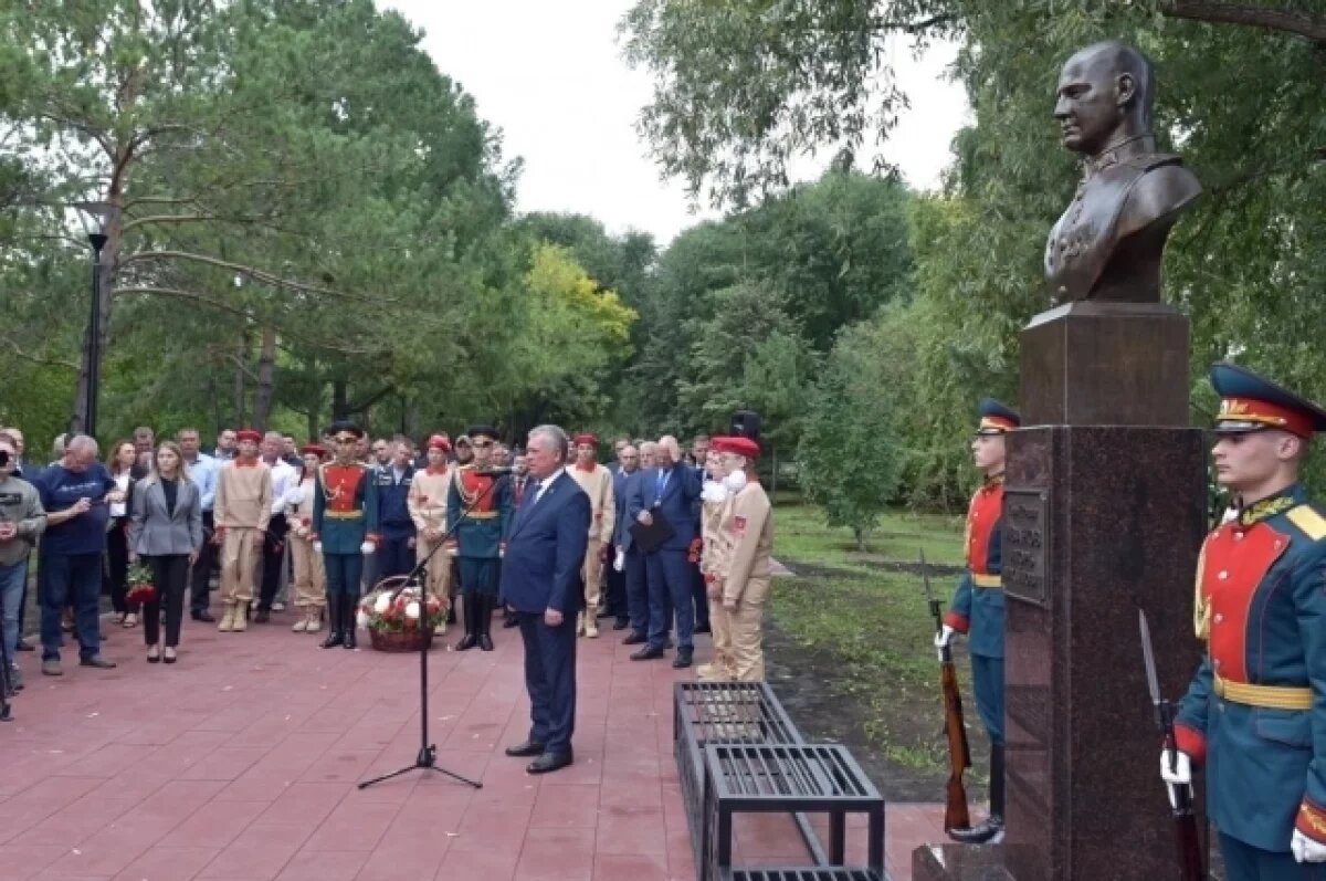    В Барнауле торжественно открыт бюст Героя России Игоря Иванова