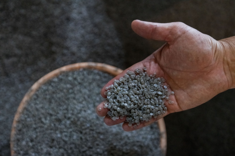    Одна из главный угроз нефтегазохимический отрасли — мощная волна импорта полимеров и готовых пластиковых изделий из Китая и Турции, которая грозит заполонить ключевые для России рынки.   
Фото: «БИЗНЕС Online»