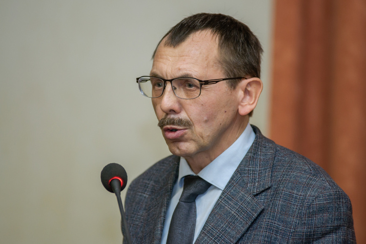    За 8 лет работы Анатолий Николаевич выстроил международные отношения вуза. Например, тесные связи у НЧИ КФУ были с Казахстаном, США — не раз производился обмен студентов, преподавателей.   
Фото: «БИЗНЕС Online»