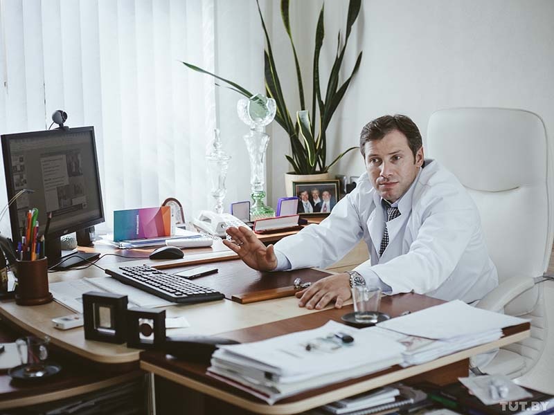 в кабинете у главврача