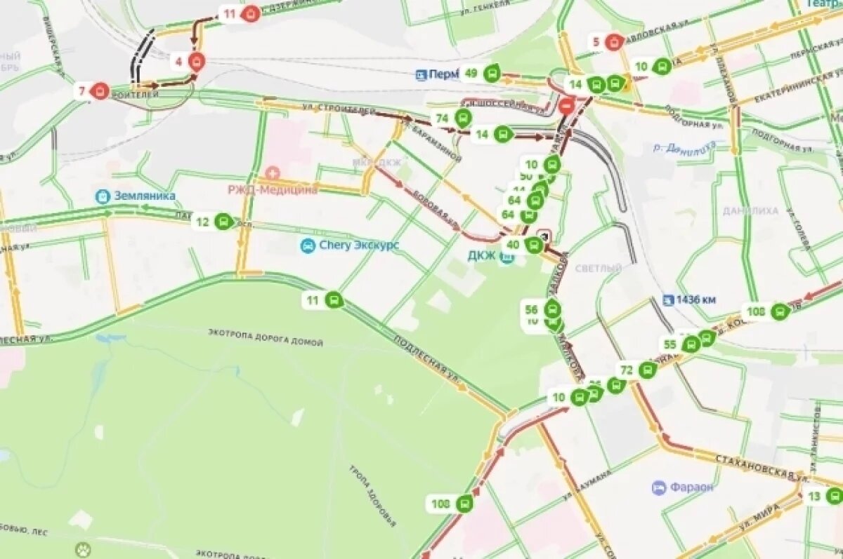    Жители Перми массово застряли в пробках возле ДКЖ