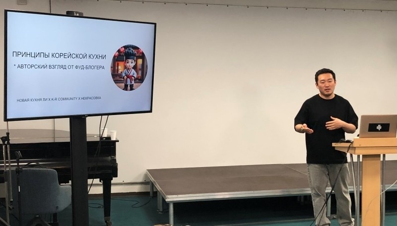   Фото: Выступление Дмитрия Ли в Библиотеке имени М. А. Некрасова / Юлия Весельчакова