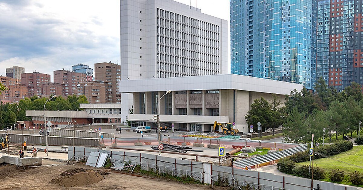 Будет отремонтирован и проезд вдоль здания областного парламента.